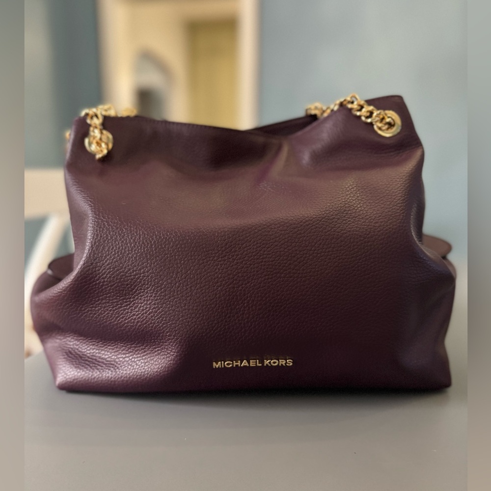 NWOT Purple Michael Kors hand bag